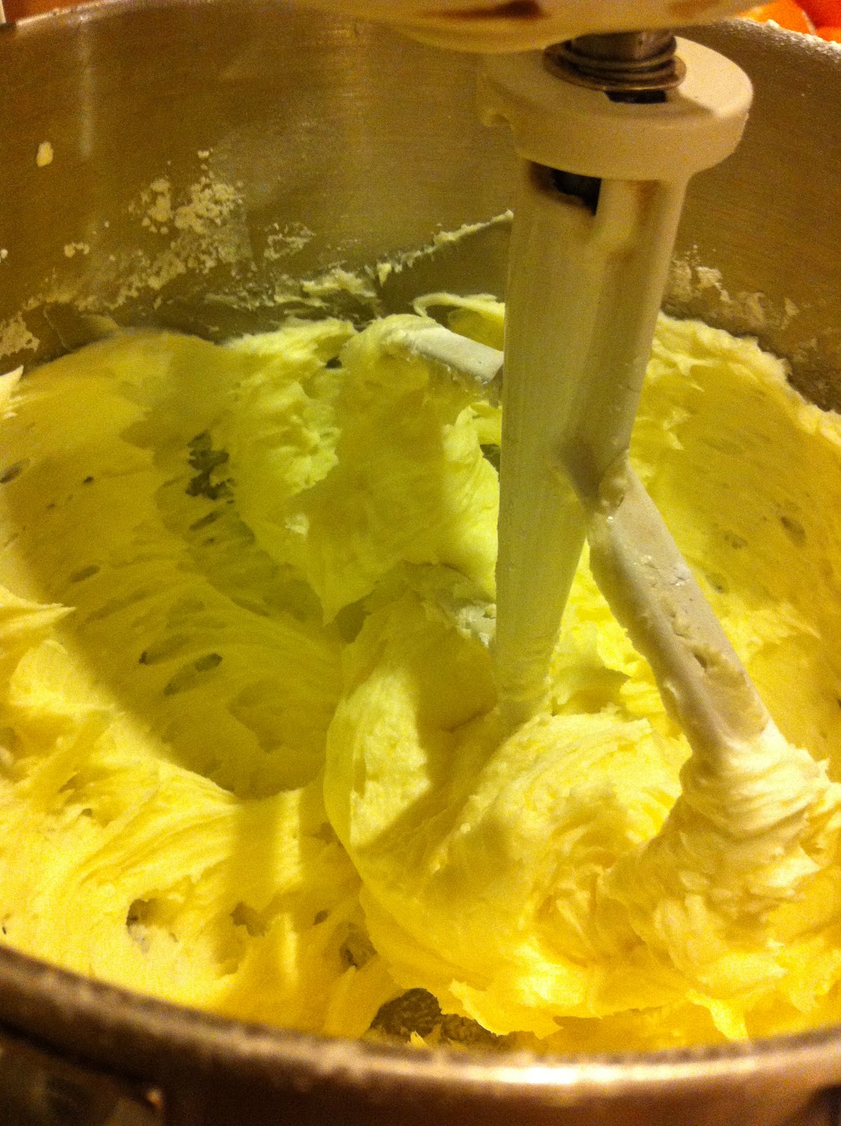 Cooking The Amazing BUTTER CREAM ICING