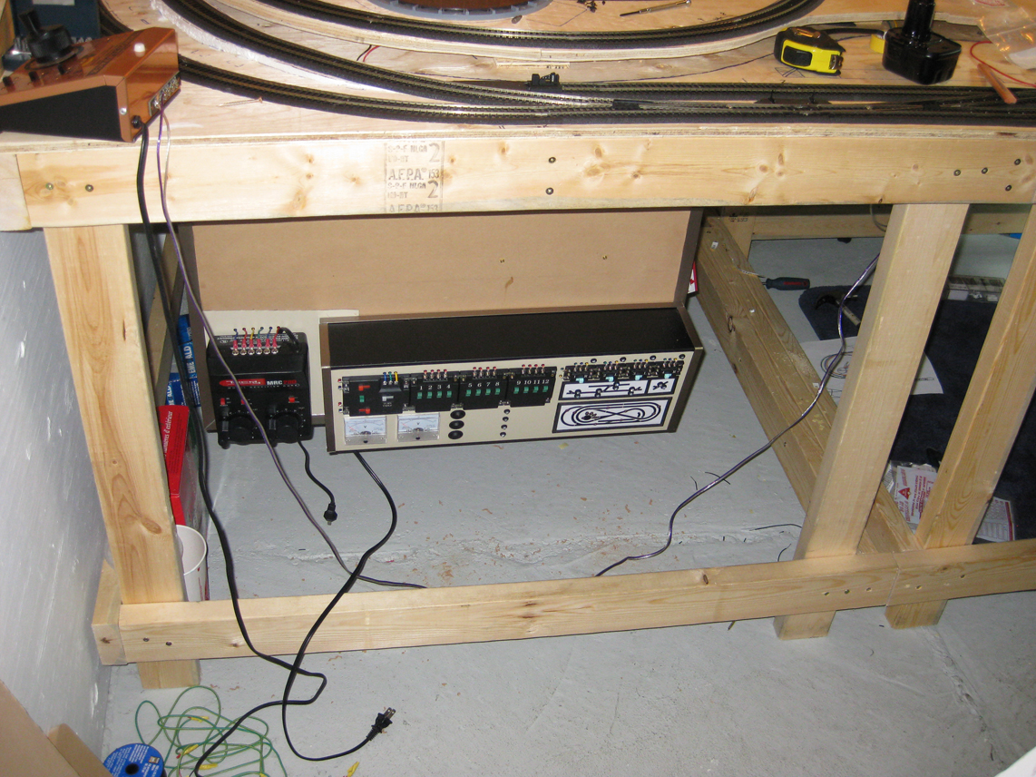 TY'S MODEL RAILROAD: Holiday Wiring - Part II