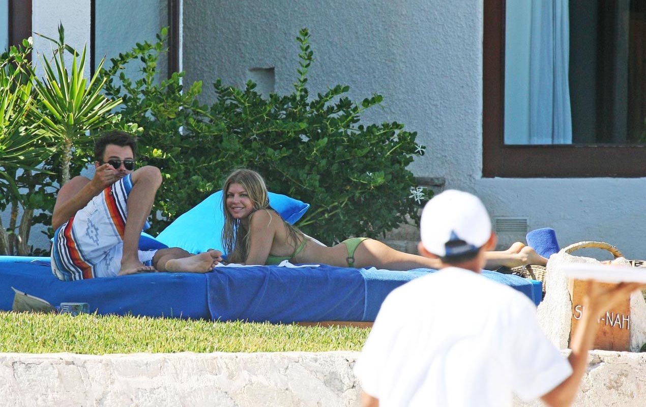 [Fergie_Bikini_14.jpg]