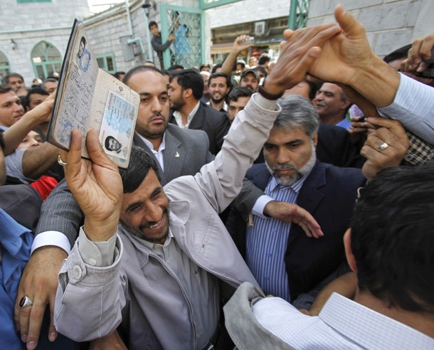 [Iran's+President+and+presidential+candidate+for+Iranian+election+Mahmoud+Ahmadinejad+holds+his+passport+up.jpg]