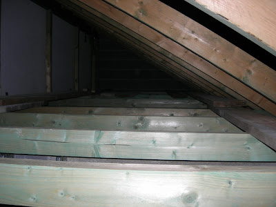 Sebastians Garagenbau: Querbalken befestigt