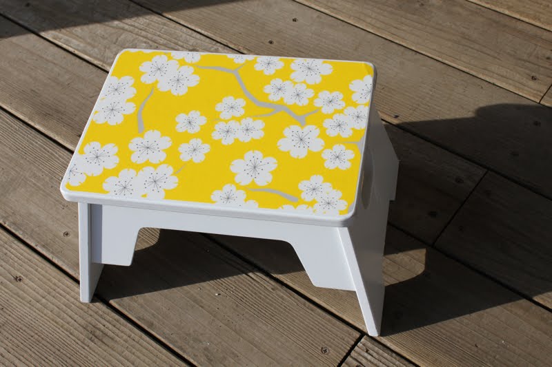 [DIY+bathroom+stool.JPG]