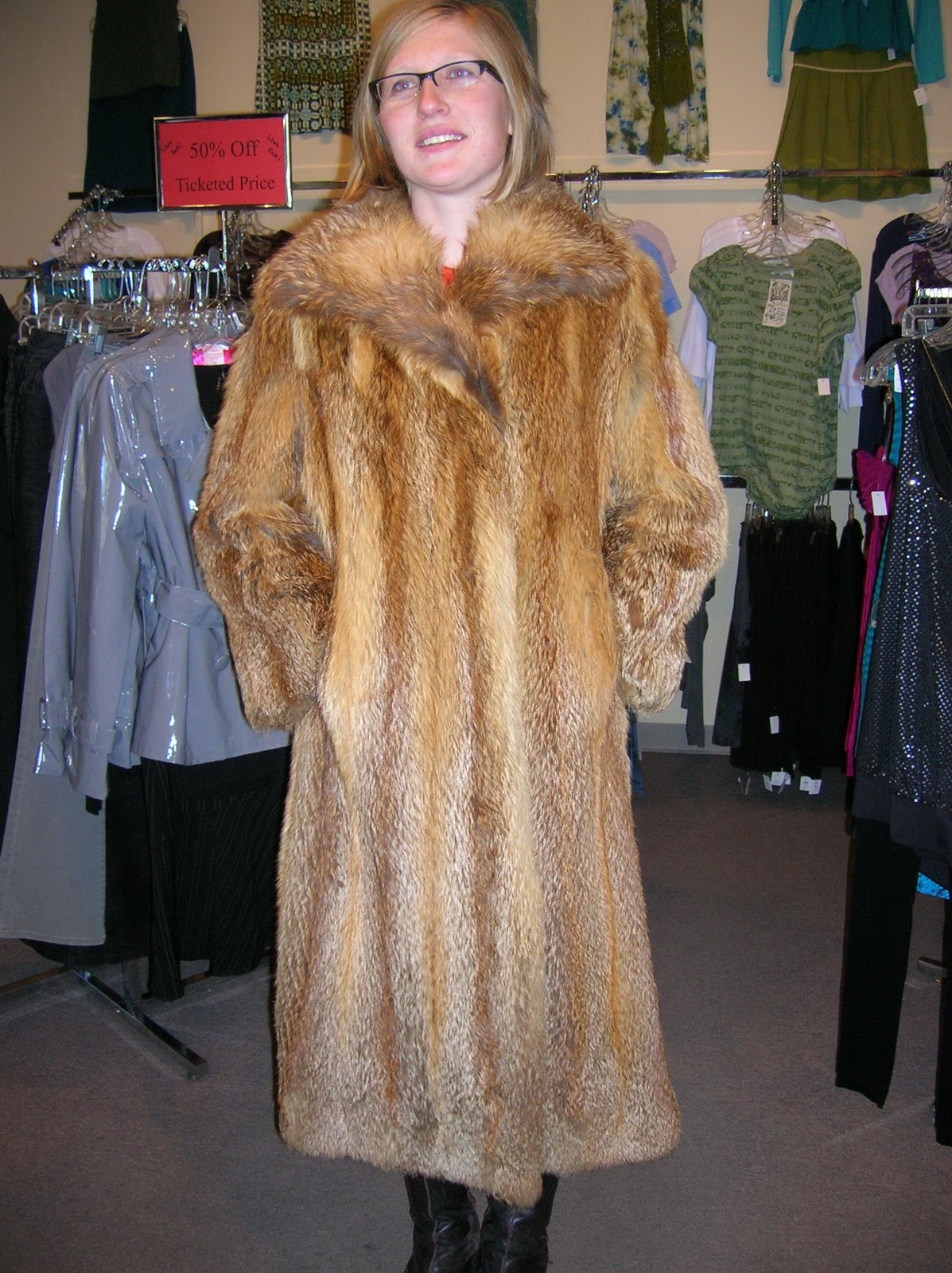 LAFOURRURE2: red fox fur coat