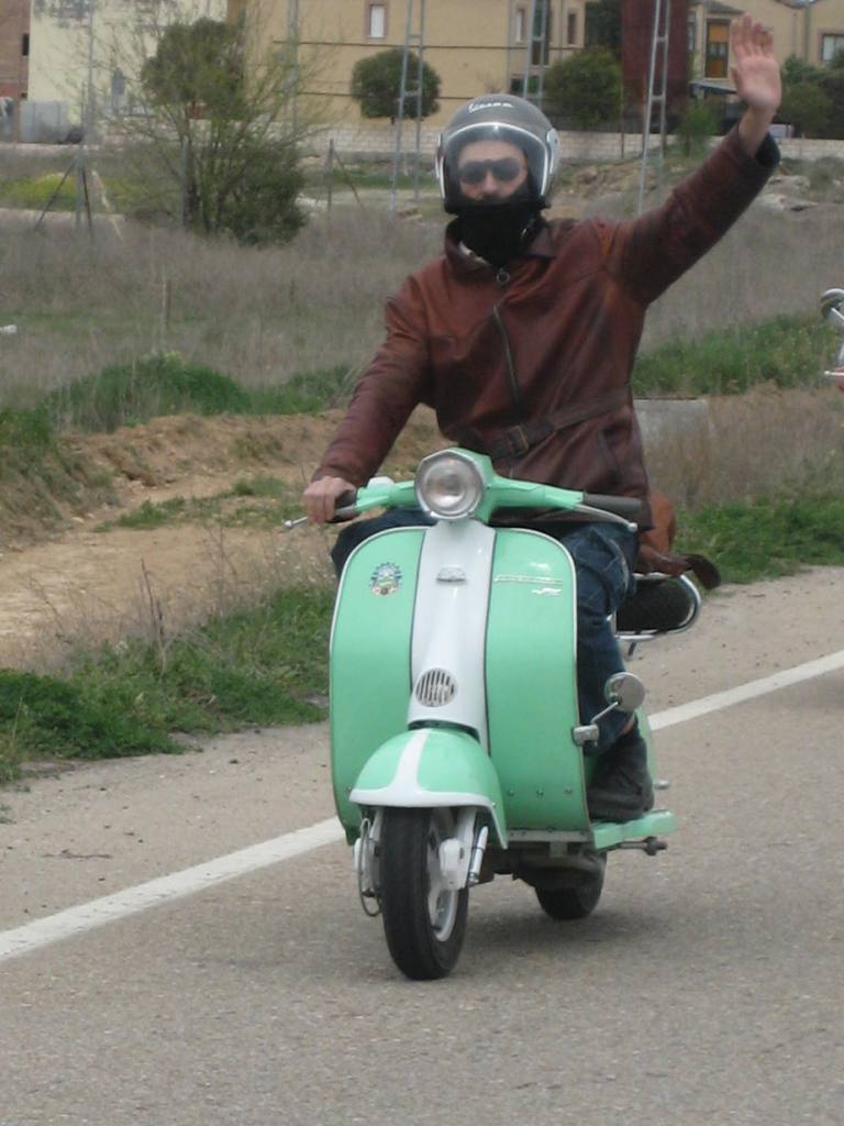 [33.JPG]