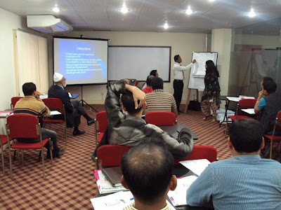 DISTINCTION BETWEEN FORMAL AND INFORMAL ORGANIZATION