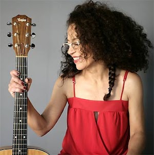 Alzira Espíndola. Release en español y 2 temas: Assim que possível + Talento. Genia!
