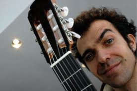 Paulinho Moska en noviembre 2010 en Montevideo. Biografía + Muito Pouco (último trabajo) + Idade do céu