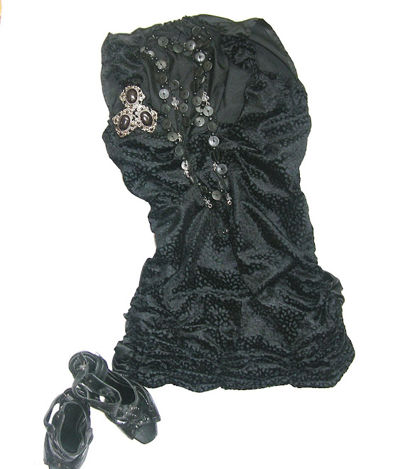 little black dress decorata cu nasturi vintage