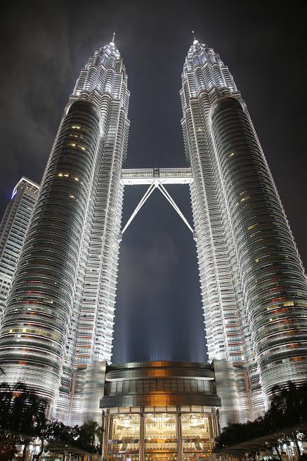 [Petronas-778752.jpg]