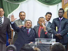 J. SANTOS E JOSÉ ANTONIO CANTAM NA IGREJA PODER E MARAVILHA DE JESUS