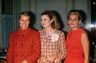 grace-kelly-with-sisters.jpg