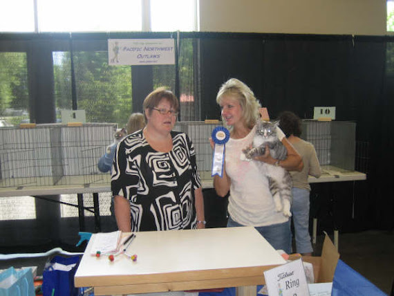 Lisa & WN Sevastian Aleksandrov are collecting one of 5 ribbons on the show in Longview, WA