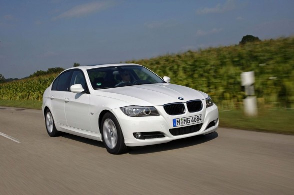 [2010-BMW-320d-EfficientDynamics-Edition-Side-Angle-Picture-588x391.jpg]