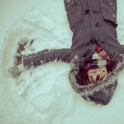 [girl+in+snow.jpg]