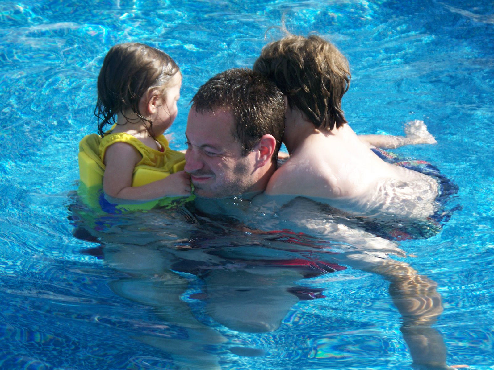 [kids+++dad+swimming+6.19.09.jpg+(1).JPG]