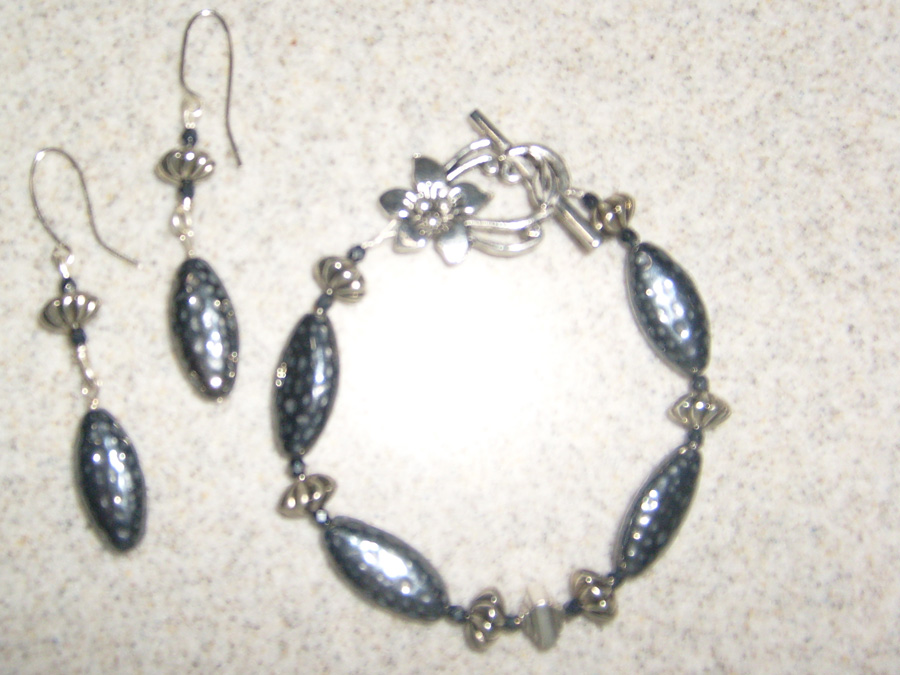 [beading_gunmetal2.jpg]