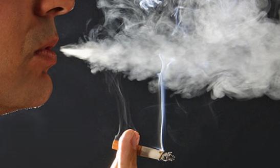A canção sobre a mãe ao violão deixei de fumar