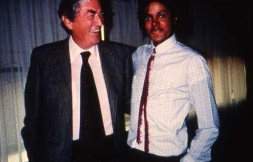 Mike-and-Gregory-Peck-michael-jackson-10748283-496-317.jpg