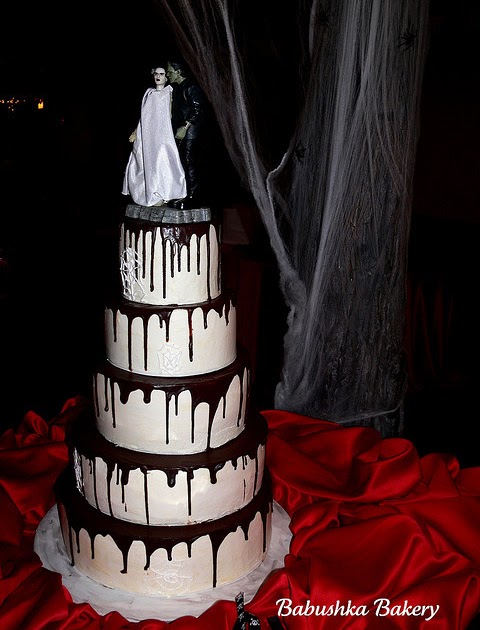Blogger of the Bride: Yet another post about spooky wedding cakes