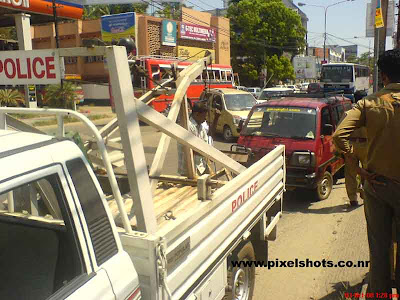 ernakulam cochin traffic police tugging van removing wrongly parked maruti omni