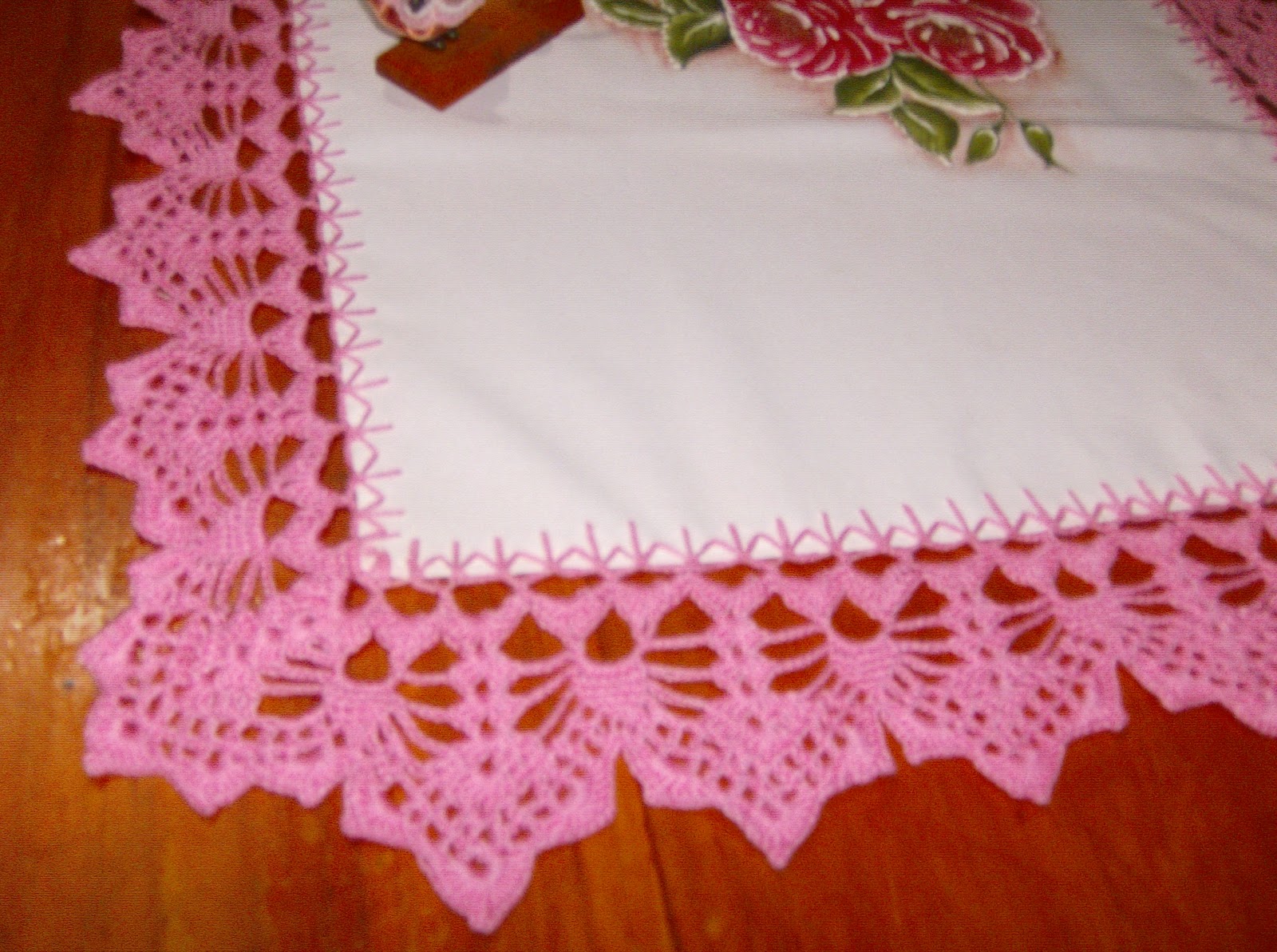 Meus artesanatos: Toalhinha com bico de croche,