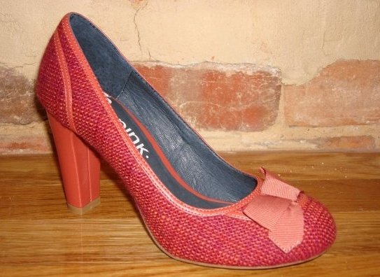 [Pinkshoe.jpg]