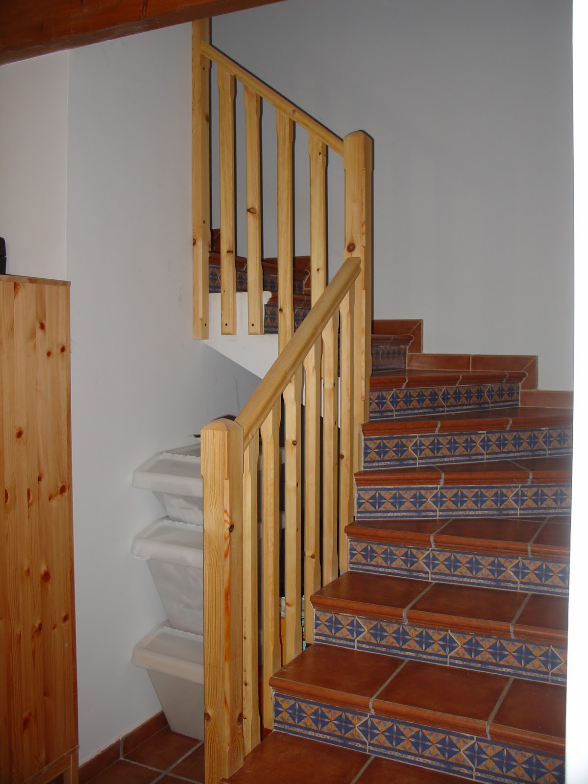 Pope Carpintería Tradicional: Balaustre sobre escalera de obra