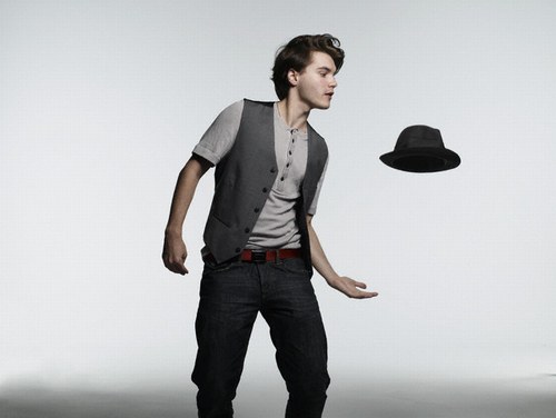 ... vaenner naemligen skadespelaren emile hirsch emil och hans multipla