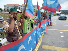Barisan PKR menunggu pengundi - SK Bkt Sentosa