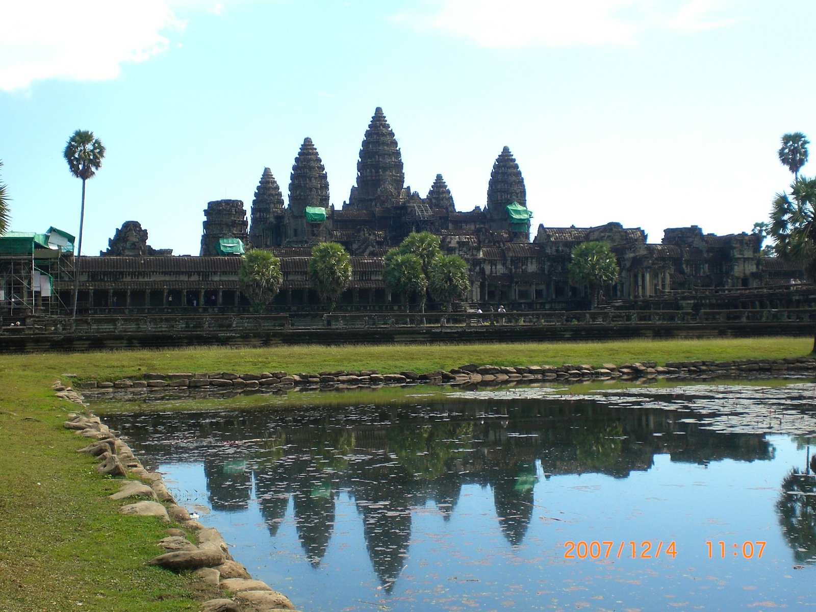 [ViewAngkorWat&Lake-Nice.JPG]