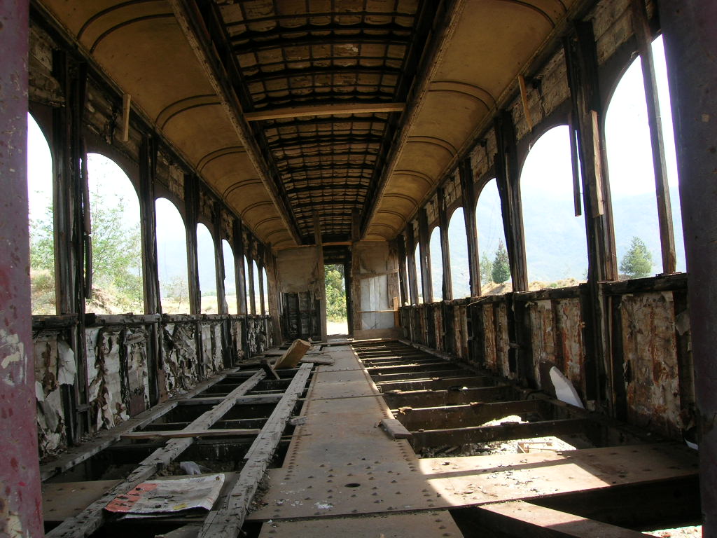 Tren abandonado [IMG] Vagon+de+tren+abandonado+003