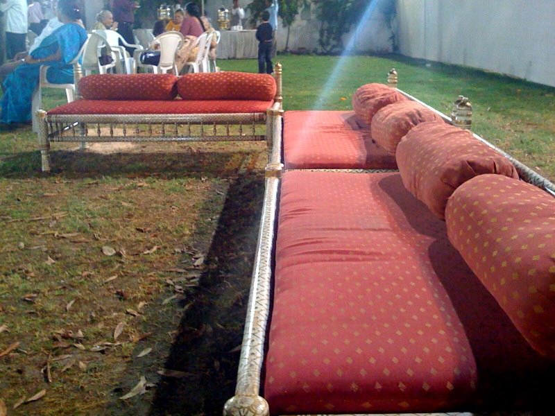 [wdg+sofas.htm]