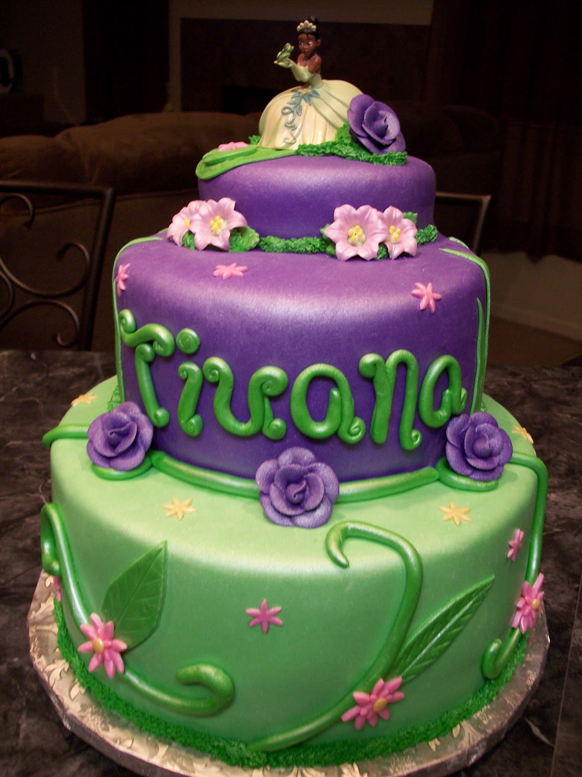 MyMoniCakes: Princess and the Frog / Princess Tiana Cake