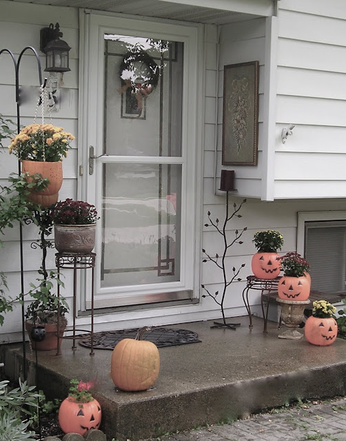 Simple,easy and inexpensive Halloween decorating ideas..... Jennifer