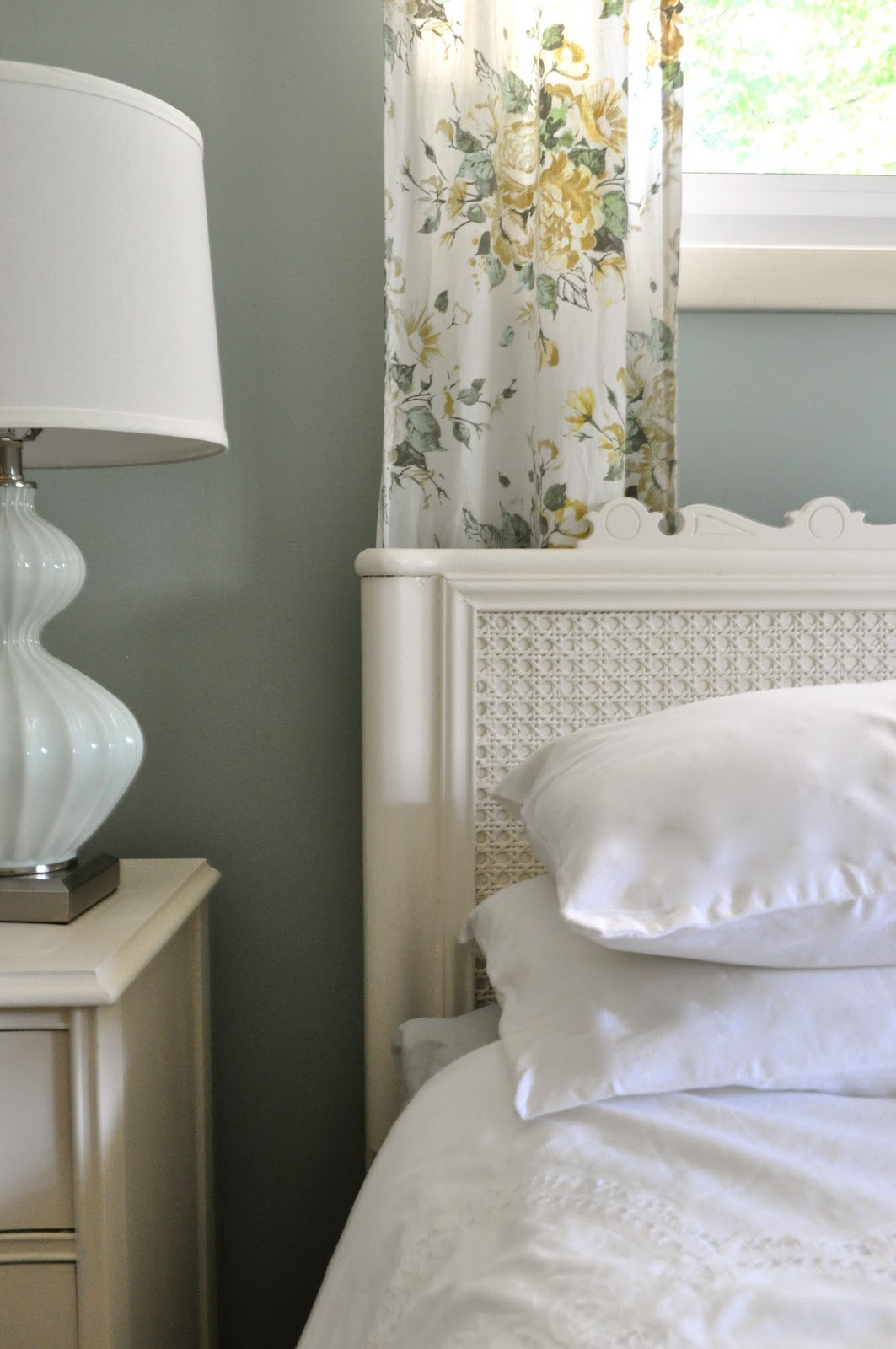 Make an old oak headboard new again!!! Headboard makeover with caning