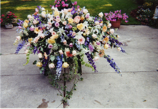 CASKET SPRAY