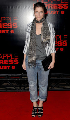 steps out in her Boyfriend Jeans” as well. And so does Rachel Bilson