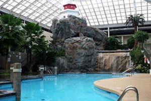 [Lamplighter+Pool+and+Waterfall.jpg]