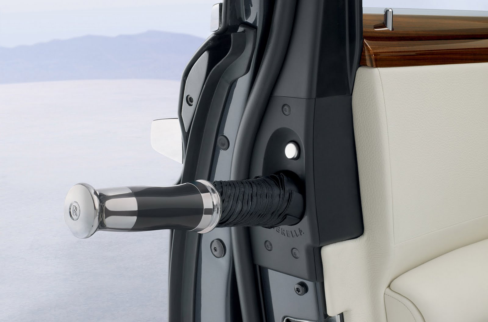 [Rolls-Royce_Ghost_MY2010_16_big.jpg]