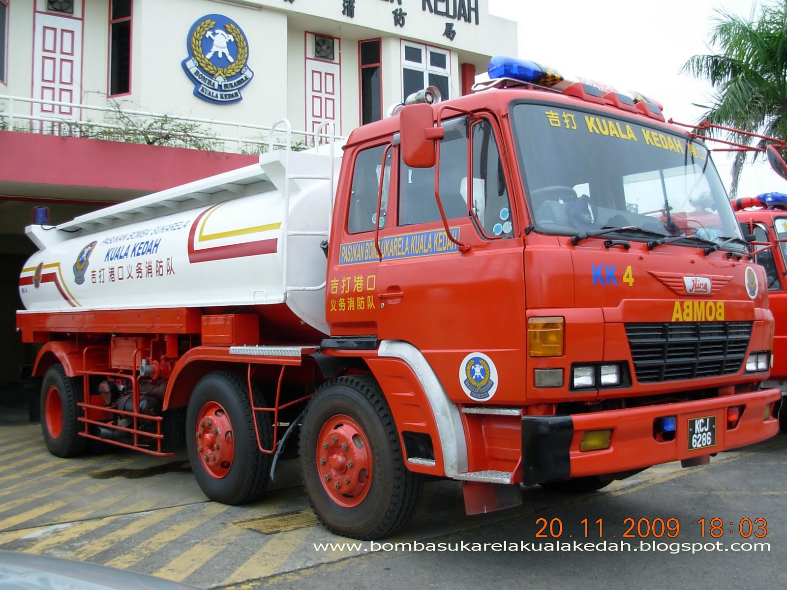 [DSCN9259-blog+fire+engine+4.jpg]