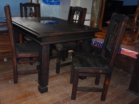 Mueblería Valverde: Comedor rústico 4 sillas en pino chileño