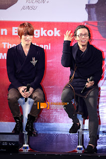 14/10/2010 [PHOTOS]JYJ Press Conference in Thailand Part 2 JYJ+%289%29