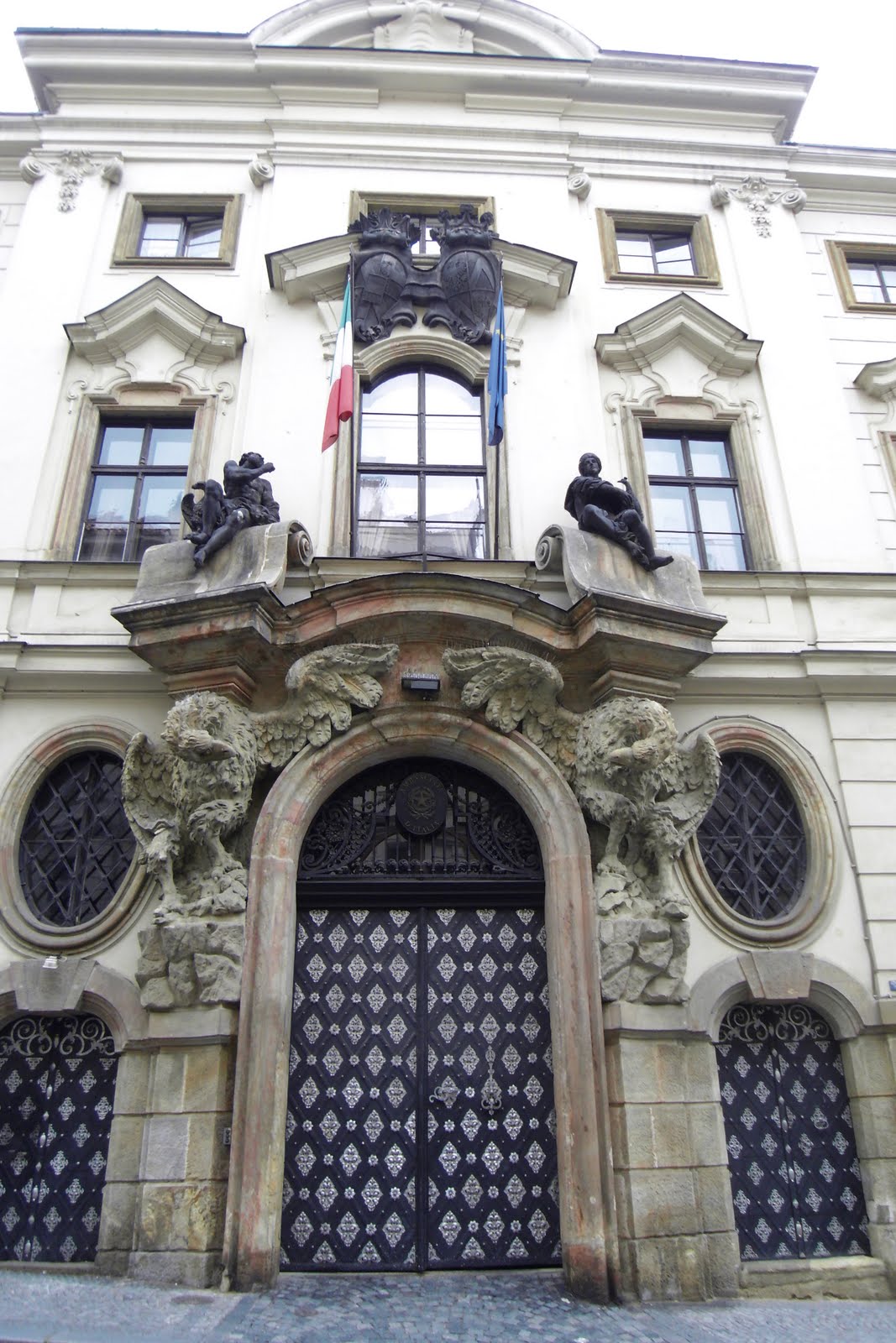 [Praga-Palácio++Thun.JPG]