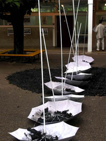 parapluies en désiquilibre, 2005