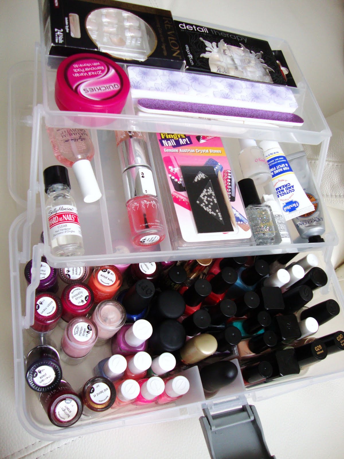 B U B B L E G A R M Nail Polish Storage..
