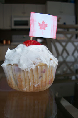 Canada+day+cake+with+strawberries