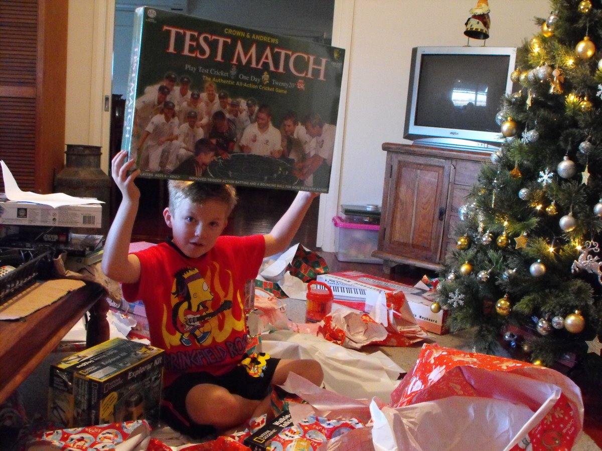 [opening+presents.jpg]