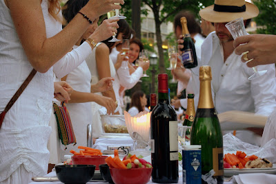 ParisDailyPhoto (making of): White Dinner Party