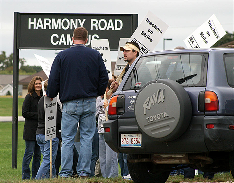 [HEA+9-15-8+Picketing+HS+Harmond+Road+Campus+Sign+Visible.jpg]