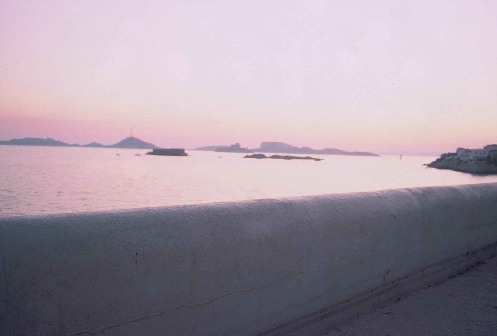 [Roll1_B003366-R1-14-14.JPG]